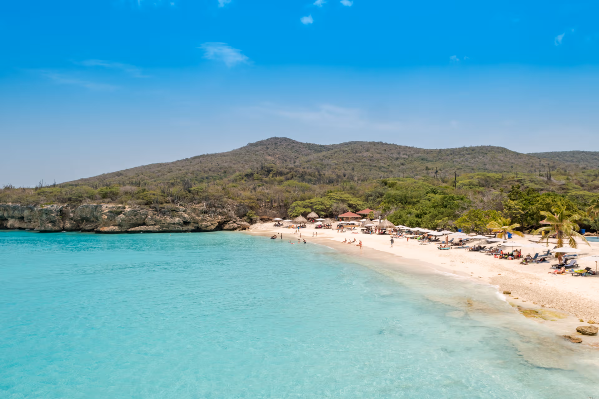 Grote Knip auf Curaçao, Klippen und türkisfarbenes Wasser von oben gesehen
