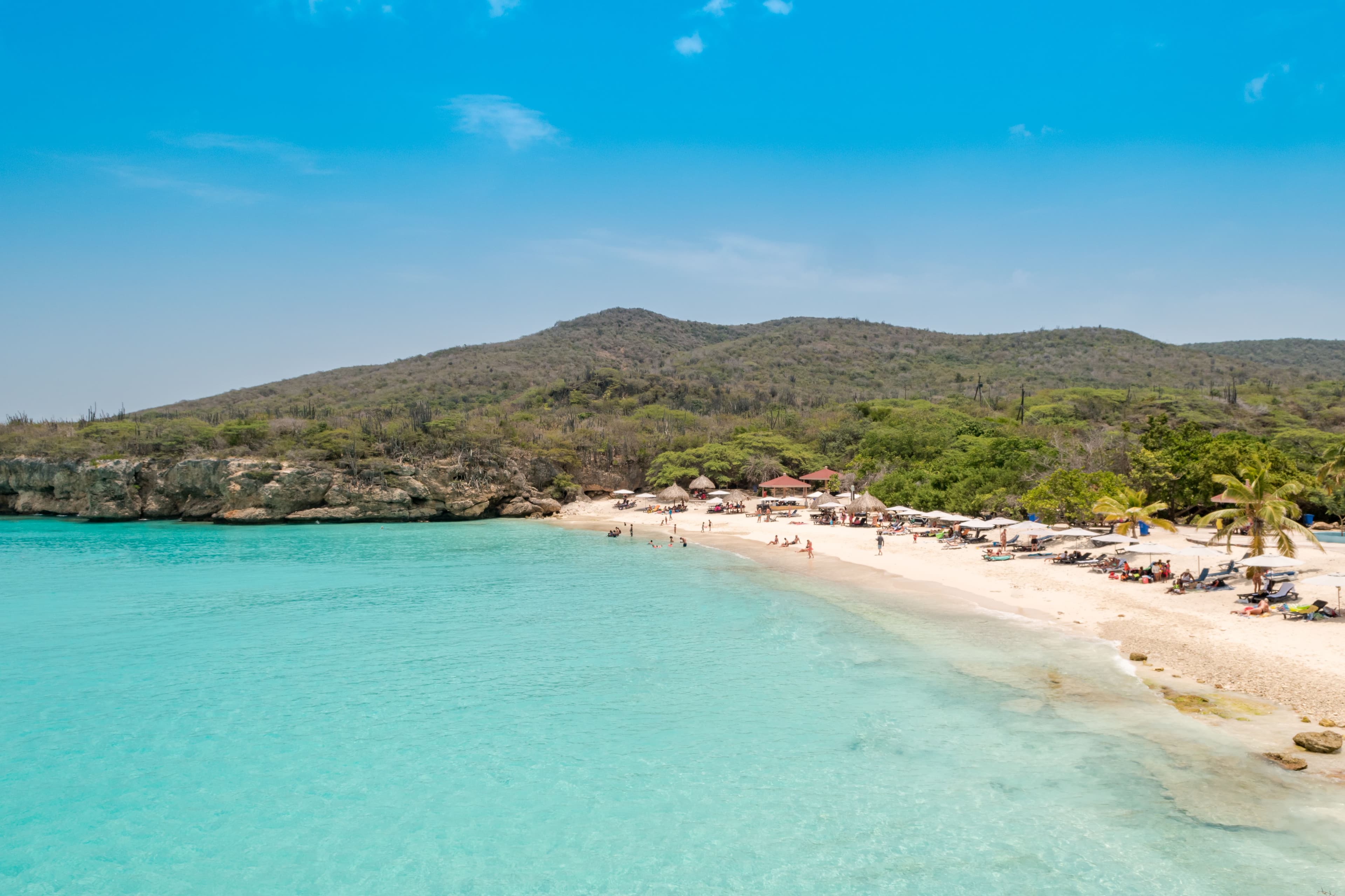 Grote Knip auf Curaçao, Klippen und türkisfarbenes Wasser von oben gesehen