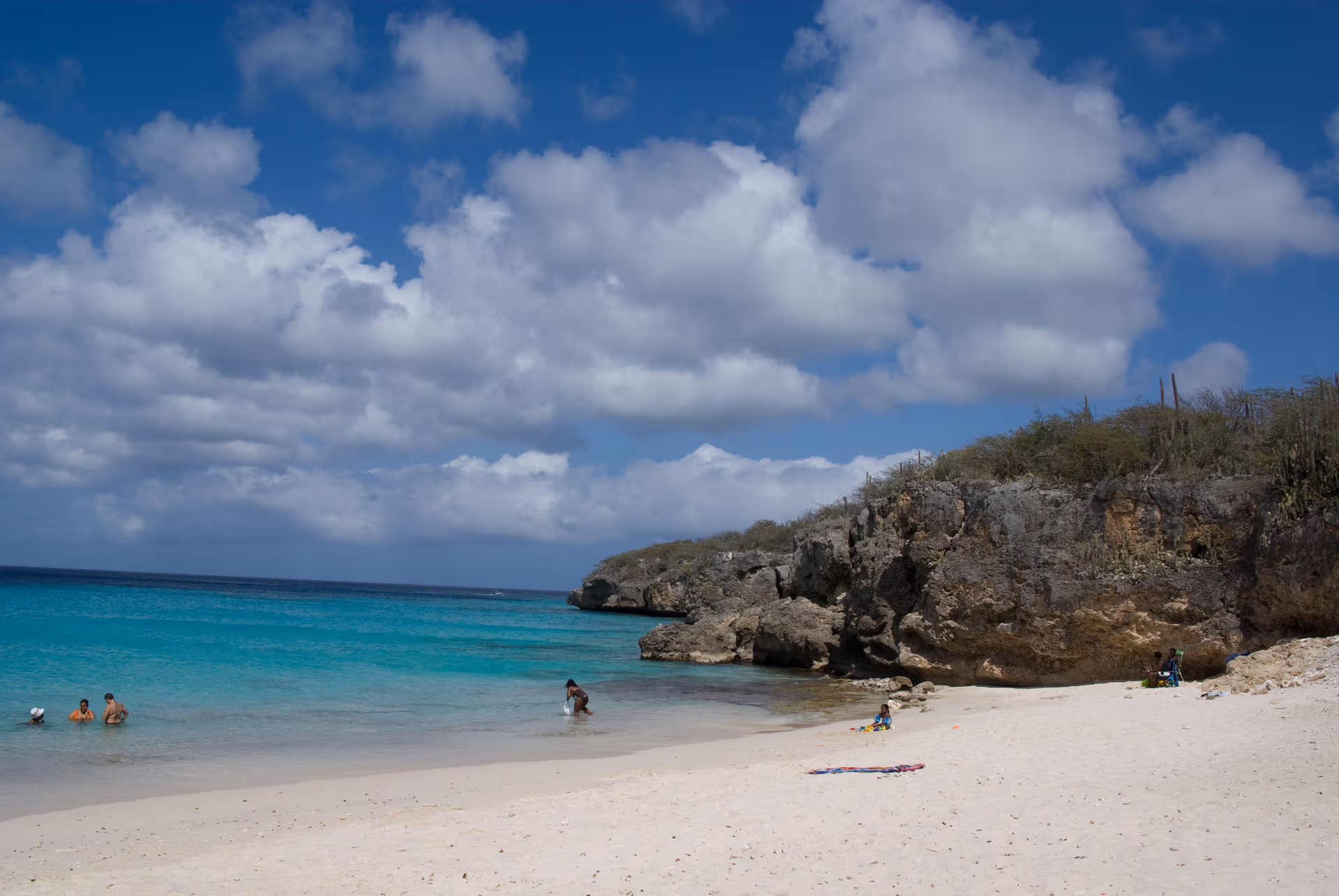 Kleine Knip auf Curaçao, kleine geschützte Bucht mit weißem Sand