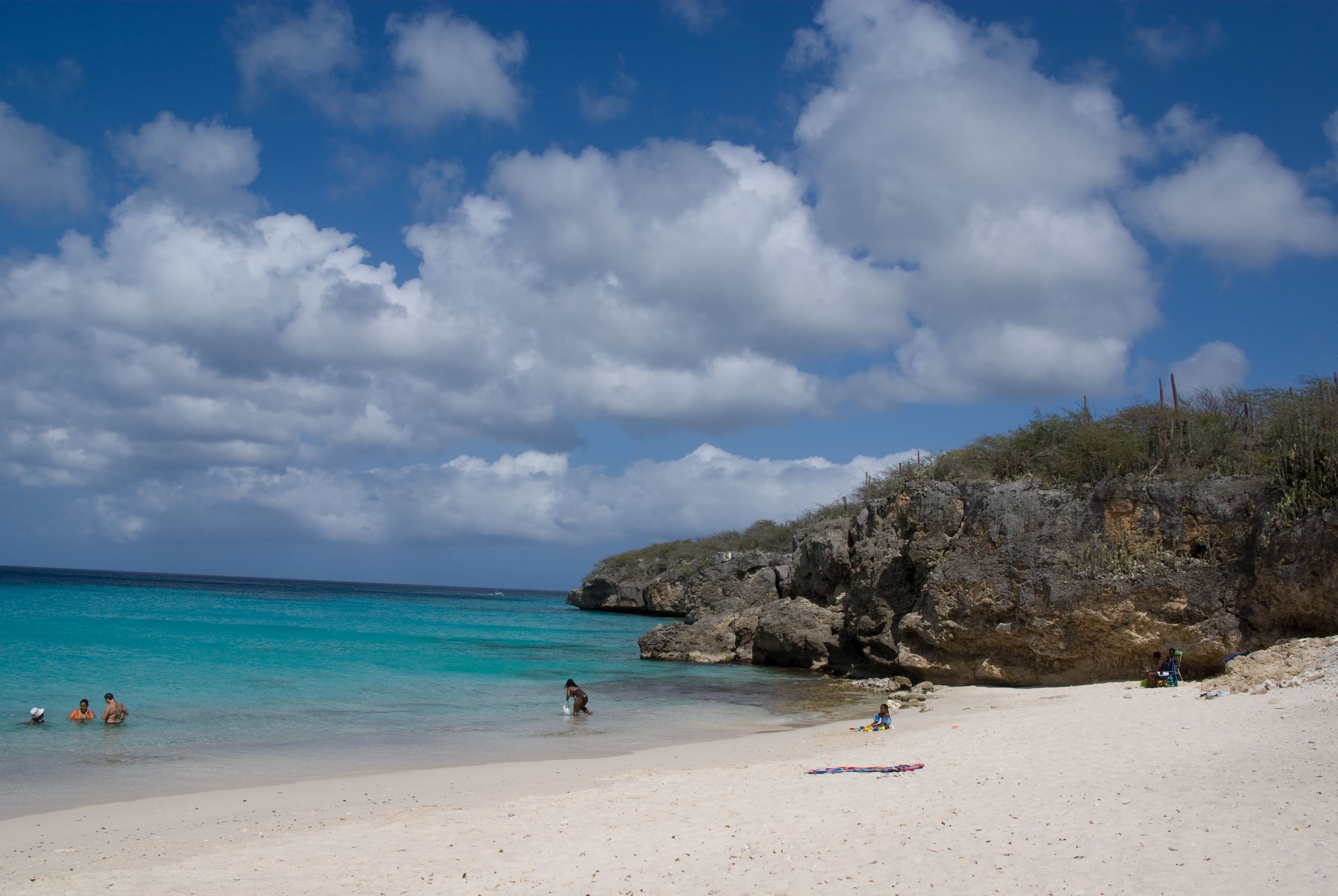 Kleine Knip auf Curaçao, kleine geschützte Bucht mit weißem Sand