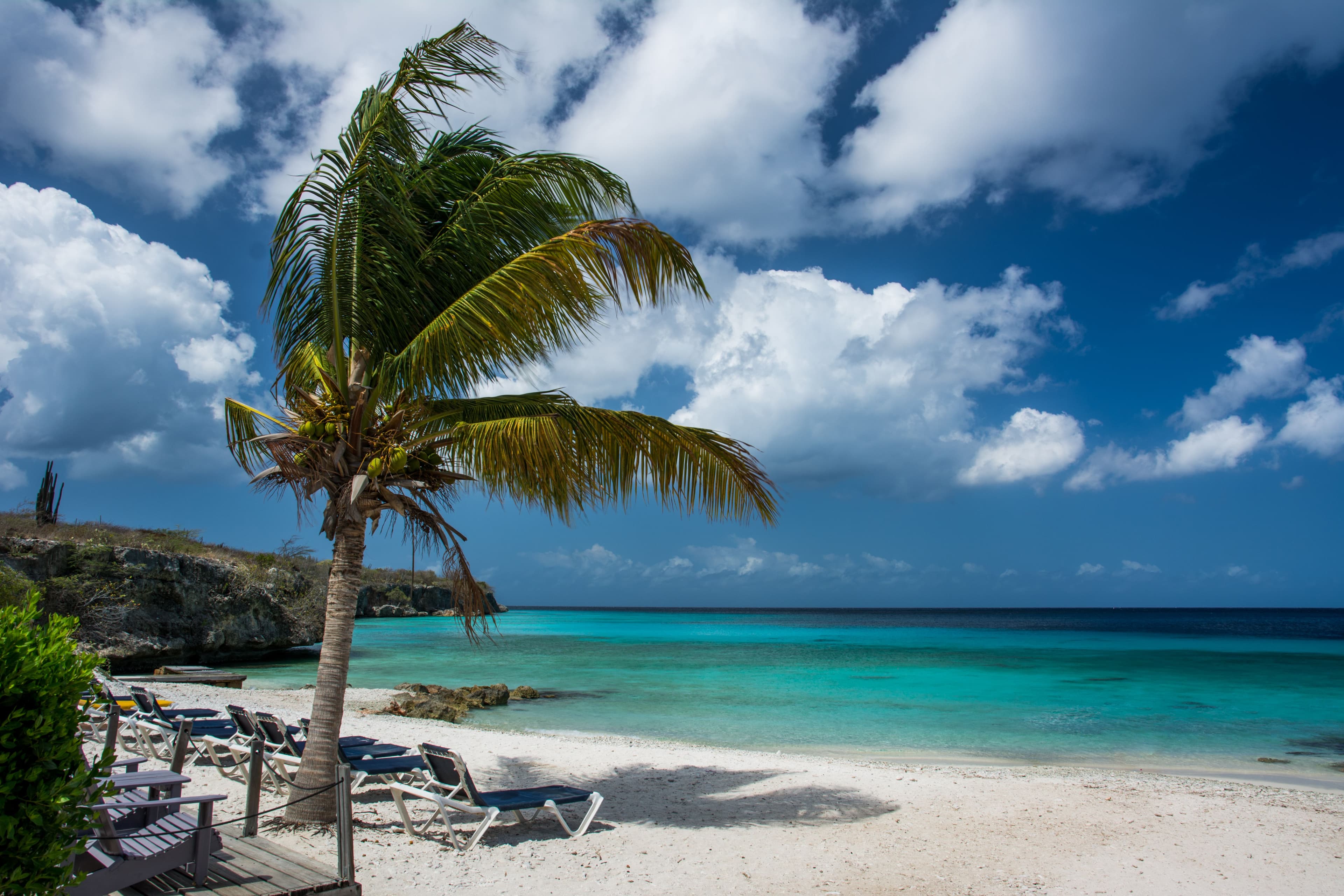 Porto Mari auf Curaçao, weißer Korallensand und ruhiges Wasser