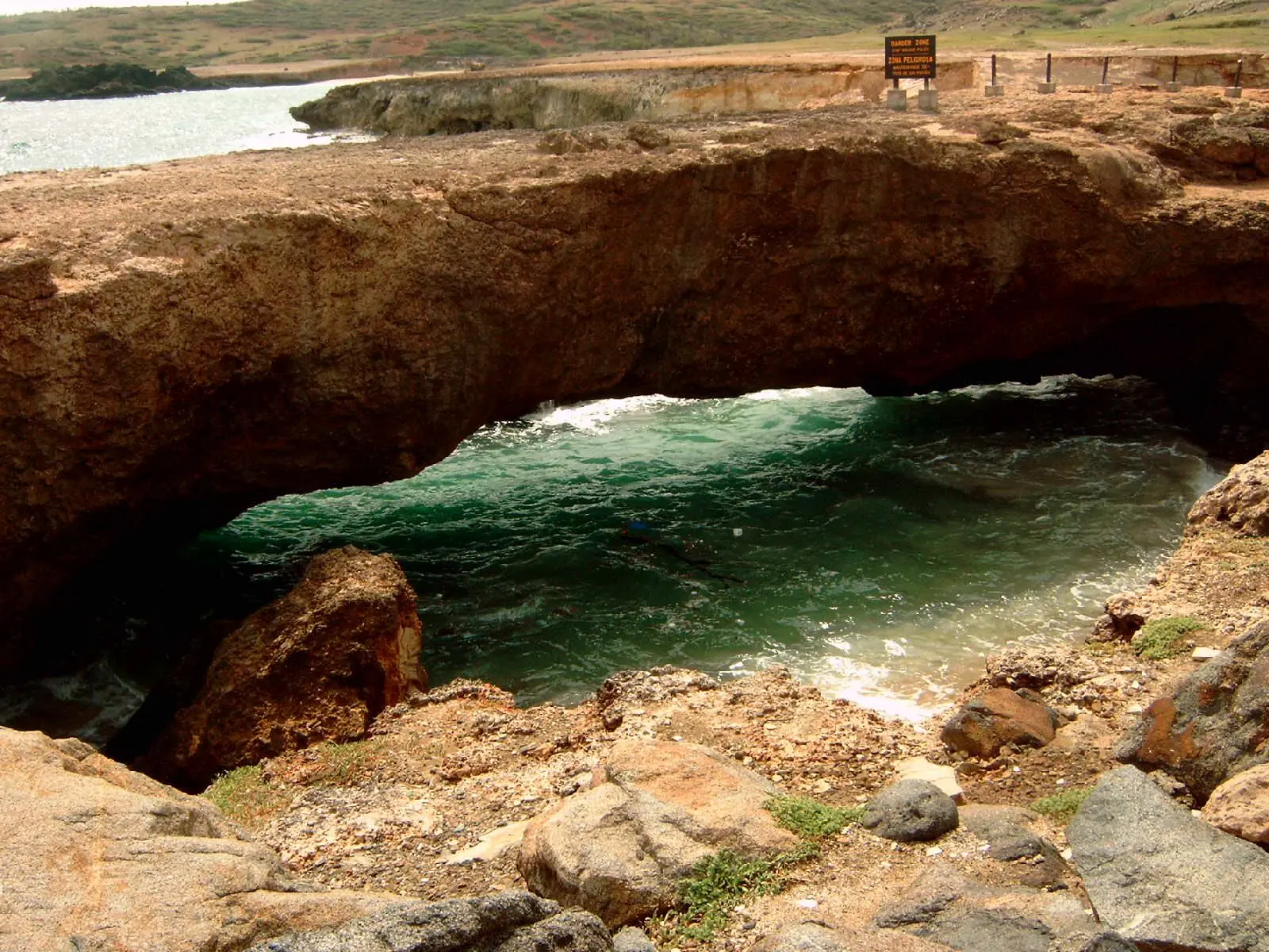 El Puente Natural de Aruba tal como se veía antes de su colapso en 2005