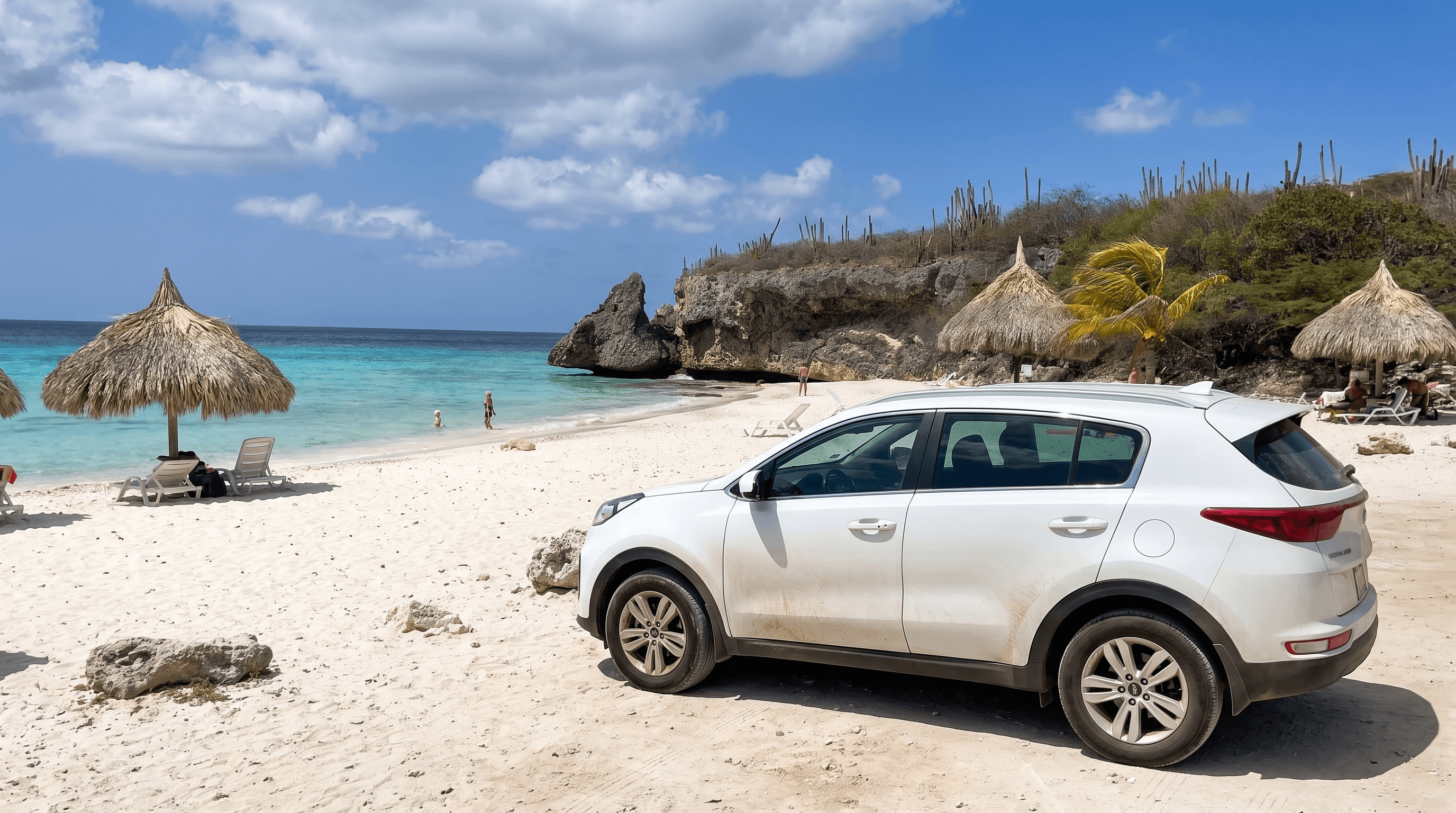 Huurauto geparkeerd bij Playa Cas Abao op Curaçao